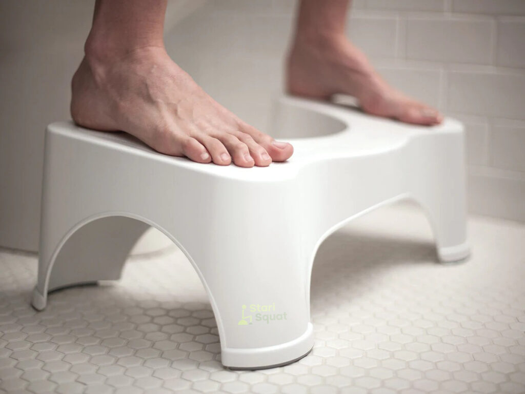 noge na stari squat stolicu